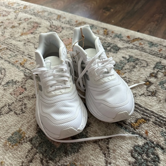 Adidas Sneaker NWT - Picture 3 of 4